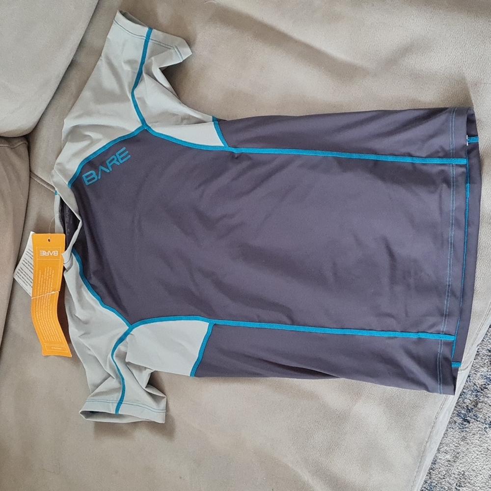 Sun Protection short sleeve Shirt  SIZE SMALL - Picture 3 of 9